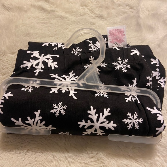 New No boundaries Juniors’ black leggings with snowflake print size XL (15-17) - Picture 3 of 5